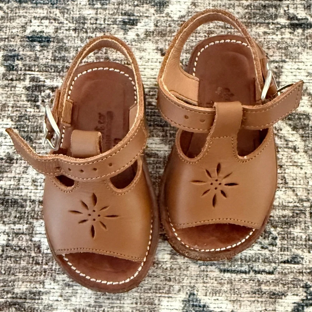 Adelisa & Co Estrella Sandals - Picture 2 of 4